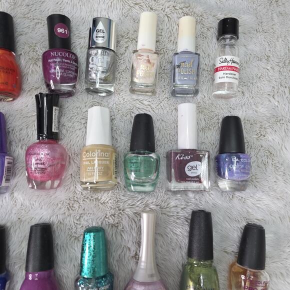 Mixed lot of Nail Polish Lot of 30 L.A. Colors, Sinful Colors, Kiss, Maybelline - Picture 6 of 16